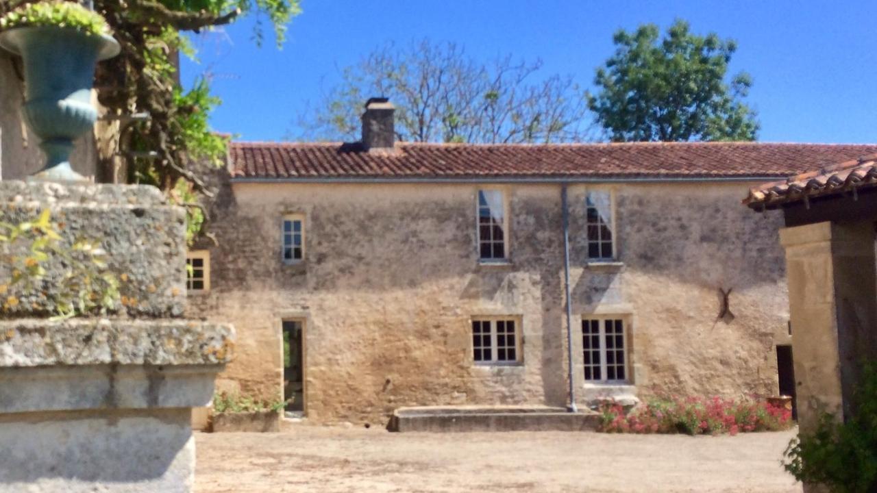Logis De La Touche Bed & Breakfast Saint-Hilaire-des-Loges Dış mekan fotoğraf