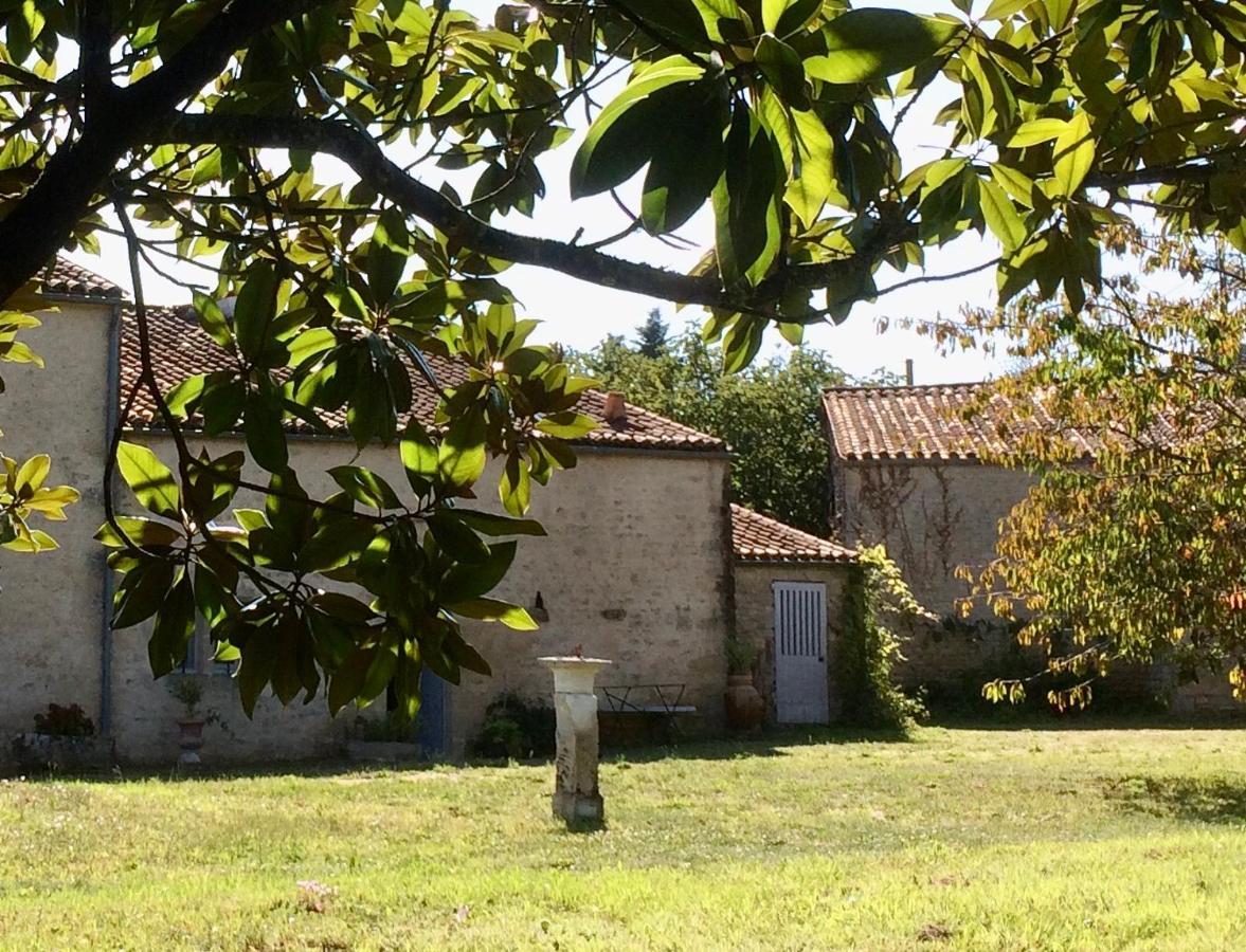 Logis De La Touche Bed & Breakfast Saint-Hilaire-des-Loges Dış mekan fotoğraf
