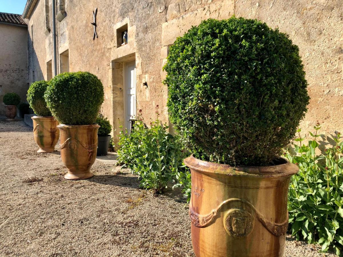 Logis De La Touche Bed & Breakfast Saint-Hilaire-des-Loges Dış mekan fotoğraf